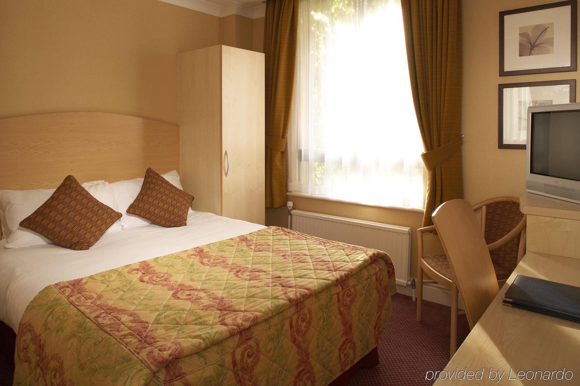 The Abbey Hotel Great Malvern Room photo